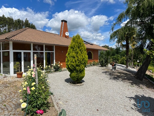 Home / Villa met 3 Kamers in Viseu met 250,00 m²