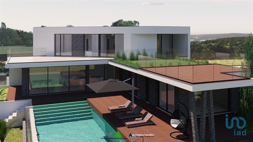 Huis met 3 Kamers in Leiria met 328,00 m²