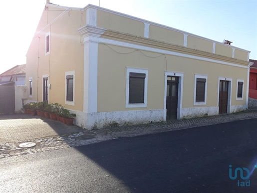 Home / Villa with 4 Rooms in Leiria with 510,00 m²