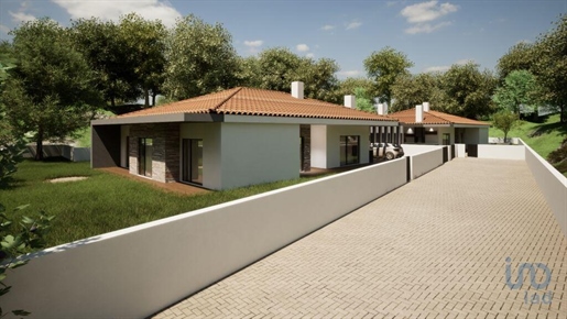 Maison T3 à Leiria de 202,00 m²