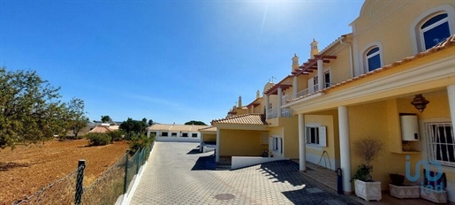 House with 3 Rooms in Faro with 135,00 m²