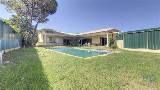 Home / Villa with 3 Rooms in Faro with 360,00 m²