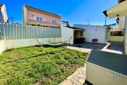 Home / Villa with 4 Rooms in Setúbal with 165,00 m²