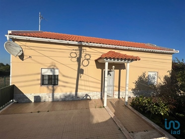 Home / Villa with 2 Rooms in Setúbal with 127,00 m²