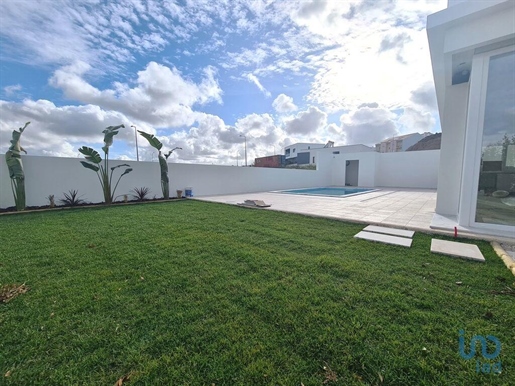 Home / Villa with 3 Rooms in Lisboa with 120,00 m²