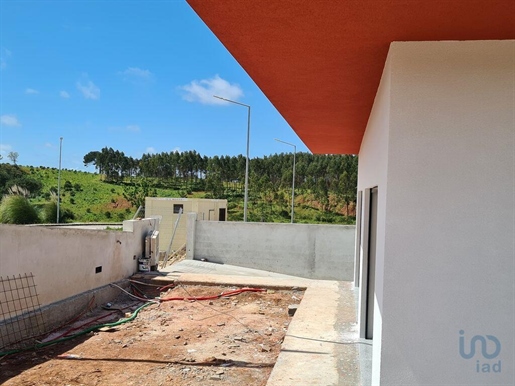 House with 3 Rooms in Leiria with 130,00 m²