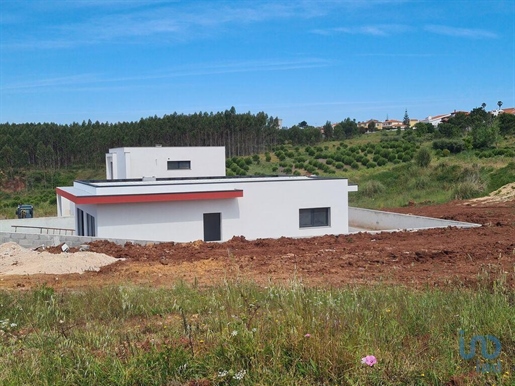 Huis met 3 Kamers in Leiria met 106,00 m²