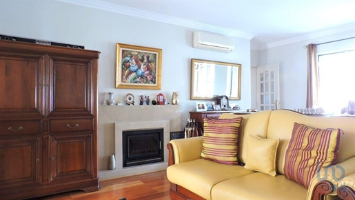 Home / Villa with 3 Rooms in Lisboa with 178,00 m²