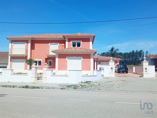 House with 6 Rooms in Leiria with 372,00 m²