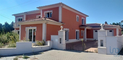 Huis met 6 Kamers in Leiria met 372,00 m²