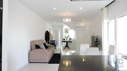 Home / Villa met 3 Kamers in Setúbal met 138,00 m²