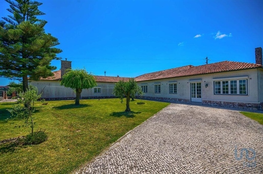 Home / Villa with 6 Rooms in Leiria with 323,00 m²