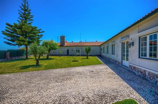 Home / Villa with 6 Rooms in Leiria with 323,00 m²