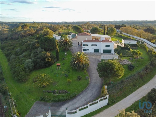 Home / Villa with 7 Rooms in Santarém with 384,00 m²