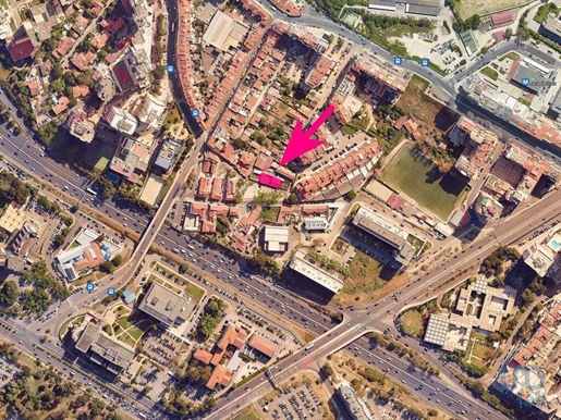 Construction land in São Domingos De Benfica with 275,00 m²