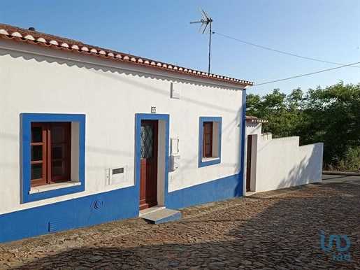 Home / Villa with 4 Rooms in Beja with 179,00 m²