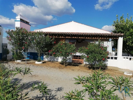 Home / Villa with 4 Rooms in Beja with 228,00 m²