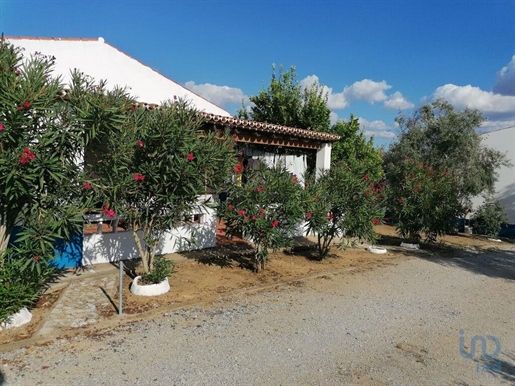 Home / Villa with 4 Rooms in Beja with 228,00 m²
