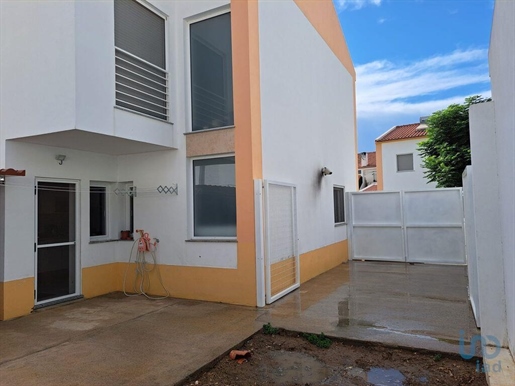 House with 3 Rooms in Évora with 105,00 m²