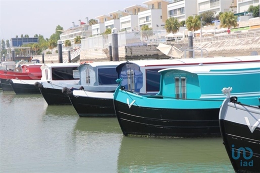 Boat / Houseboat with 2 Rooms in Lisboa with 68,00 m²