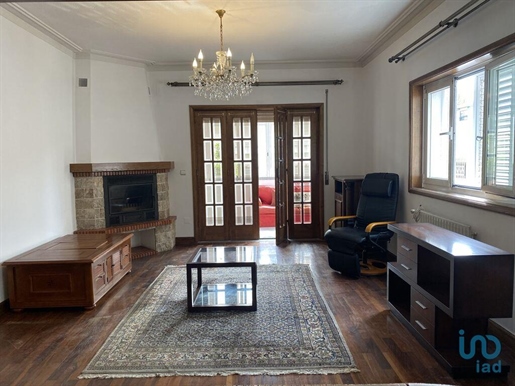 Home / Villa with 4 Rooms in Porto with 340,00 m²