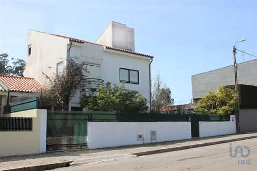 House with 5 Rooms in Aveiro with 207,00 m²