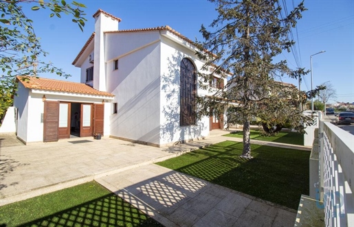 Huis met 3 Kamers in Aveiro met 364,00 m²