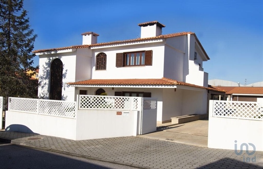 Huis met 3 Kamers in Aveiro met 364,00 m²