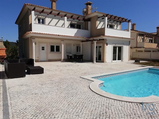 Home / Villa with 4 Rooms in Santarém with 268,00 m²