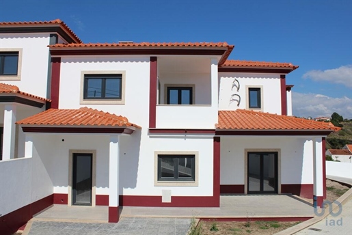 Home / Villa with 4 Rooms in Leiria with 189,00 m²