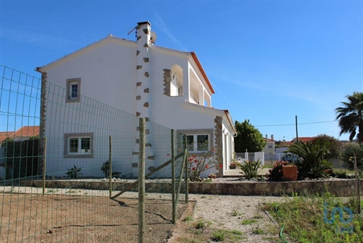 House with 4 Rooms in Leiria with 228,00 m²