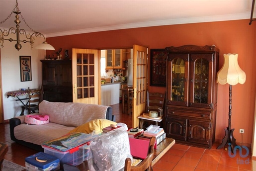 House with 5 Rooms in Leiria with 294,00 m²