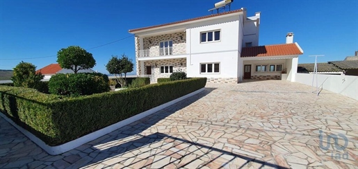 Home / Villa with 6 Rooms in Lisboa with 873,00 m²