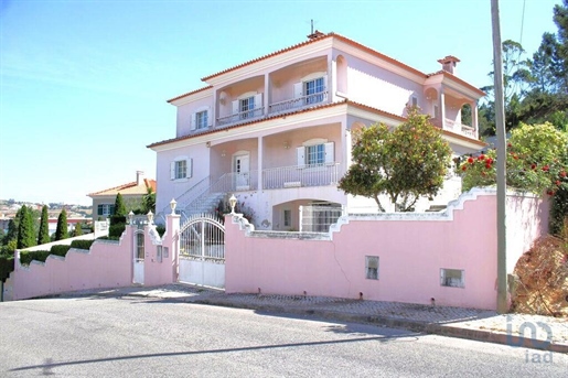 Home / Villa with 5 Rooms in Lisboa with 294,00 m²