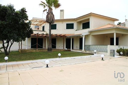 House with 6 Rooms in Setúbal with 433,00 m²