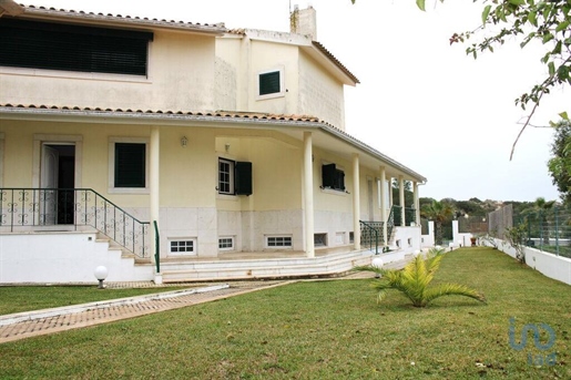 House with 6 Rooms in Setúbal with 433,00 m²