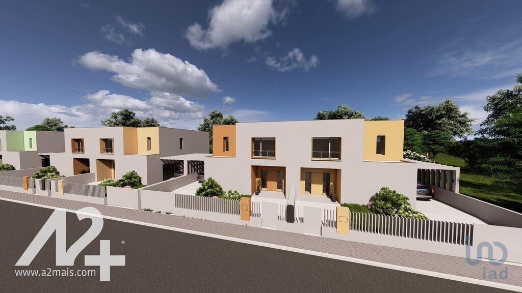 Home / Villa with 3 Rooms in Porto de Mós - São João Baptista e São Pedro with 200,00 m²