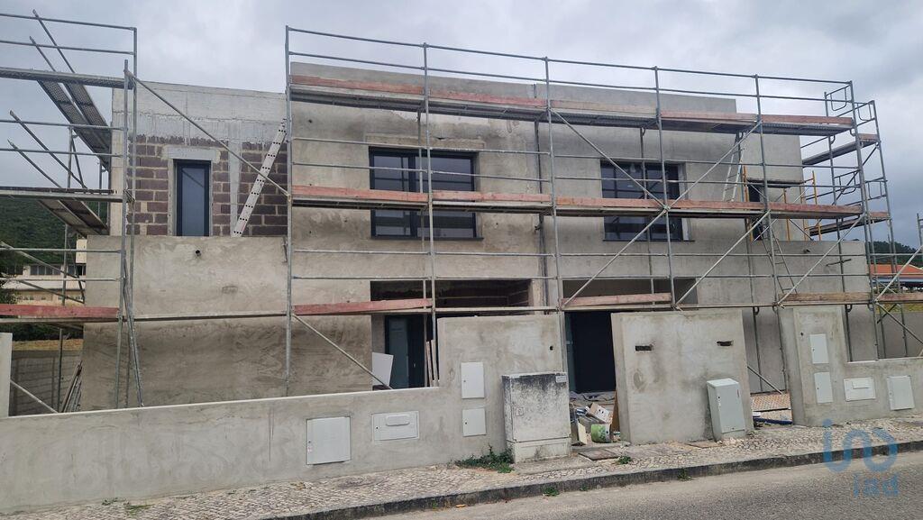 Home / Villa with 3 Rooms in Porto de Mós - São João Baptista e São Pedro with 200,00 m²