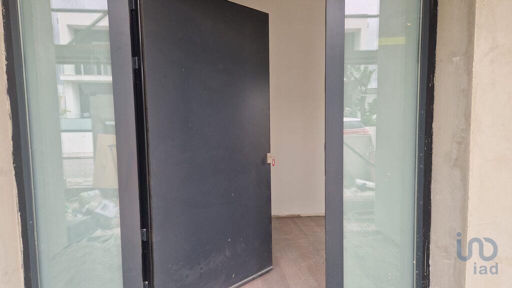 Home / Villa with 3 Rooms in Porto de Mós - São João Baptista e São Pedro with 200,00 m²