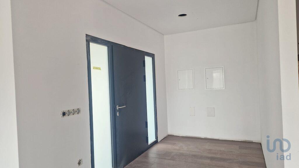 Home / Villa with 3 Rooms in Porto de Mós - São João Baptista e São Pedro with 200,00 m²