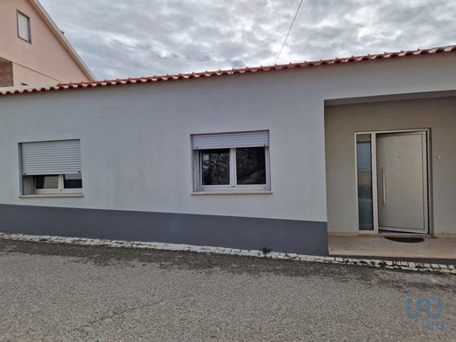 House with 2 Rooms in Leiria with 151,00 m²