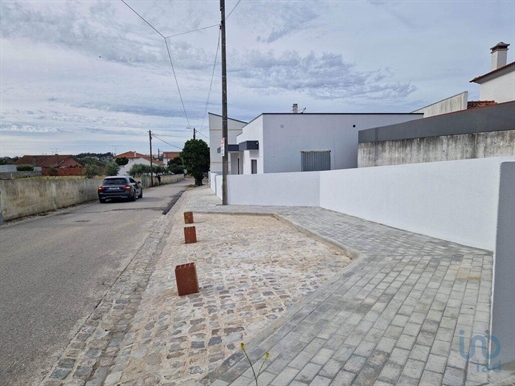 Home / Villa with 3 Rooms in Leiria with 215,00 m²