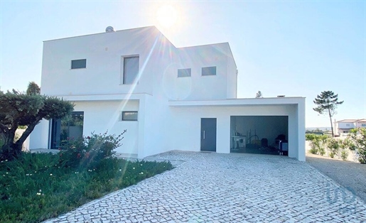 House with 3 Rooms in Leiria with 162,00 m²
