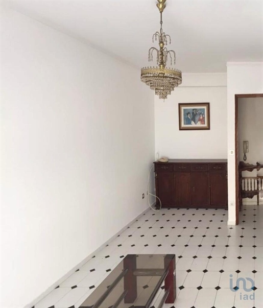Home / Villa with 2 Rooms in Faro with 163,00 m²