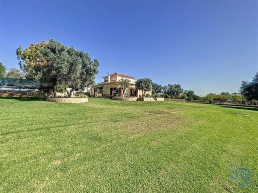 Home / Villa with 4 Rooms in Faro with 260,00 m²
