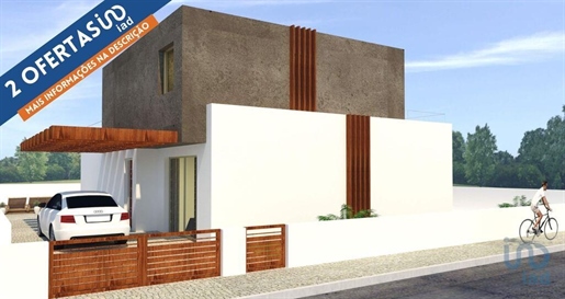 House with 4 Rooms in Leiria with 250,00 m²