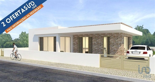 House with 2 Rooms in Leiria with 160,00 m²