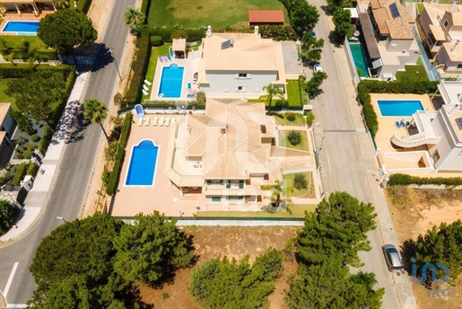 Home / Villa with 6 Rooms in Quarteira with 552,00 m²