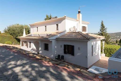 Traditional house with 3 Rooms in Faro with 177,00 m²
