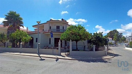 Home / Villa with 4 Rooms in Faro with 390,00 m²